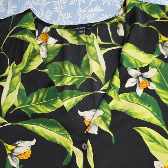 Express Women Sz XL Dark Floral Balloon Sleeve Preppy Fairy V-Neck Button Up Top - Picture 4 of 11